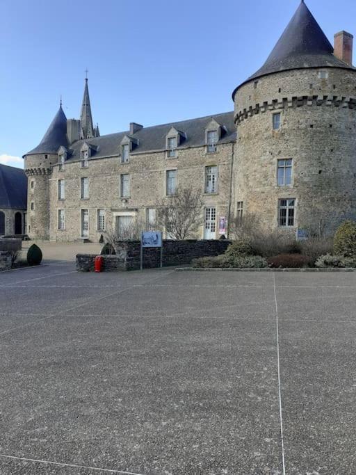 Charming Detached 2 Bedroom Ancient House In Medieval Quarter Of A Small Town In The Pays De La Loire, France 锡耶勒纪尧姆 外观 照片