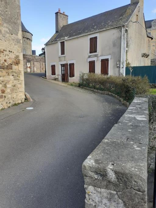 Charming Detached 2 Bedroom Ancient House In Medieval Quarter Of A Small Town In The Pays De La Loire, France 锡耶勒纪尧姆 外观 照片