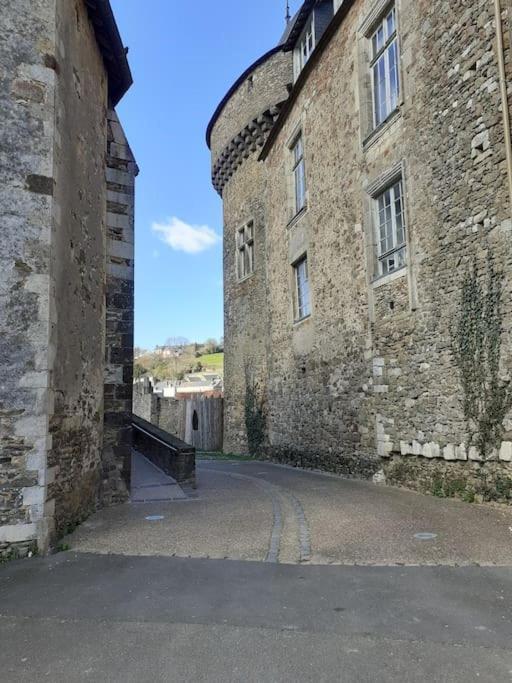 Charming Detached 2 Bedroom Ancient House In Medieval Quarter Of A Small Town In The Pays De La Loire, France 锡耶勒纪尧姆 外观 照片