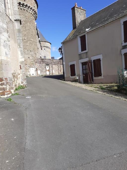 Charming Detached 2 Bedroom Ancient House In Medieval Quarter Of A Small Town In The Pays De La Loire, France 锡耶勒纪尧姆 外观 照片
