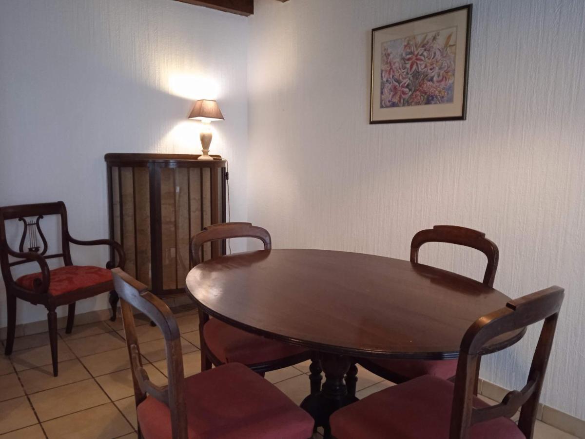 Charming Detached 2 Bedroom Ancient House In Medieval Quarter Of A Small Town In The Pays De La Loire, France 锡耶勒纪尧姆 外观 照片