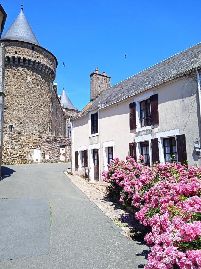 Charming Detached 2 Bedroom Ancient House In Medieval Quarter Of A Small Town In The Pays De La Loire, France 锡耶勒纪尧姆 外观 照片