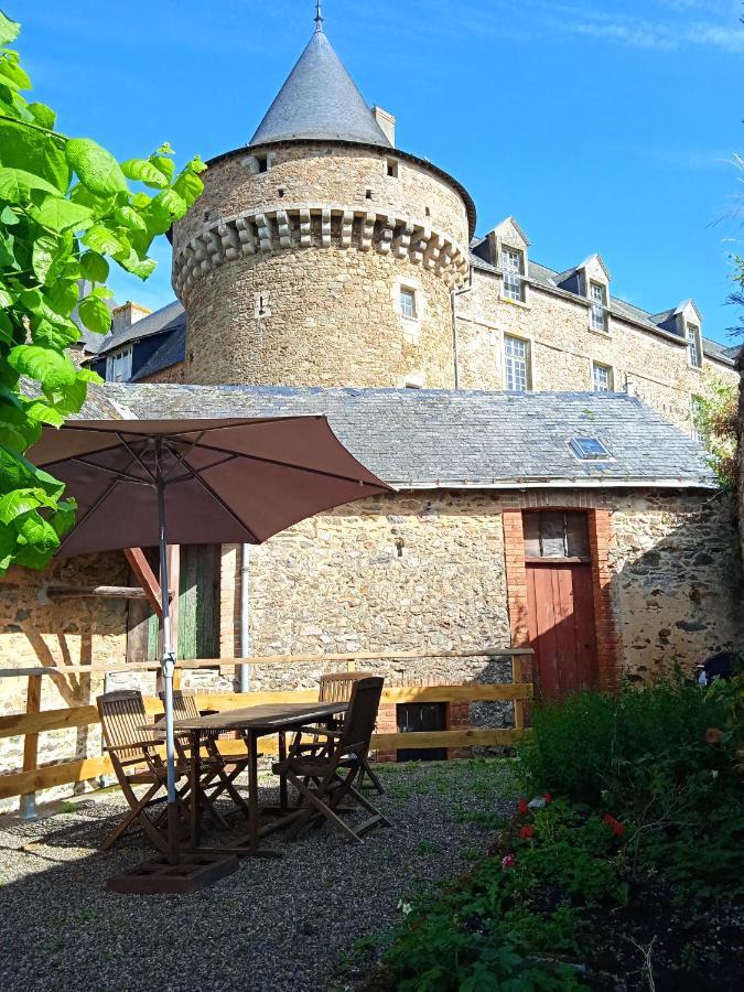 Charming Detached 2 Bedroom Ancient House In Medieval Quarter Of A Small Town In The Pays De La Loire, France 锡耶勒纪尧姆 外观 照片